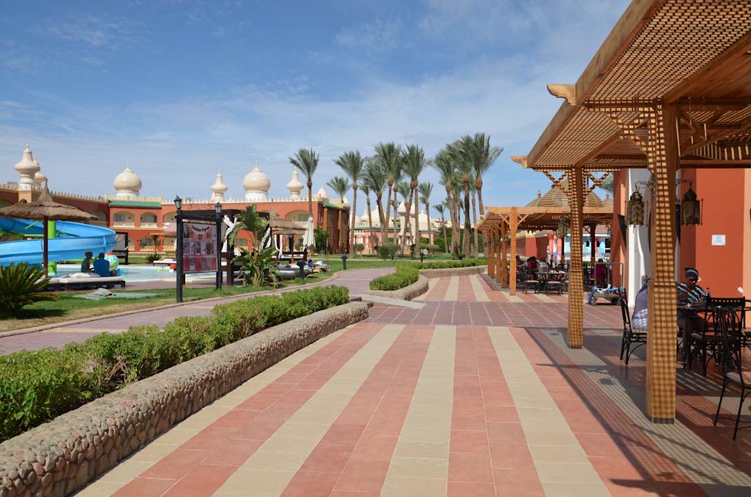 Территория отеля Pickalbatros Alf Leila Wa Leila Resort - Neverland Hurghada