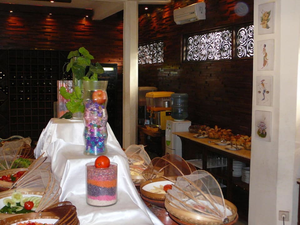Ontbijtbuffet. Hotel Vila Ombak