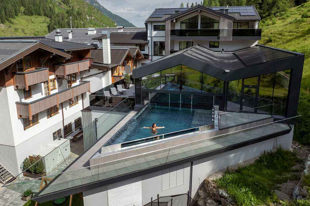 Pool Hotel Alpenhof
