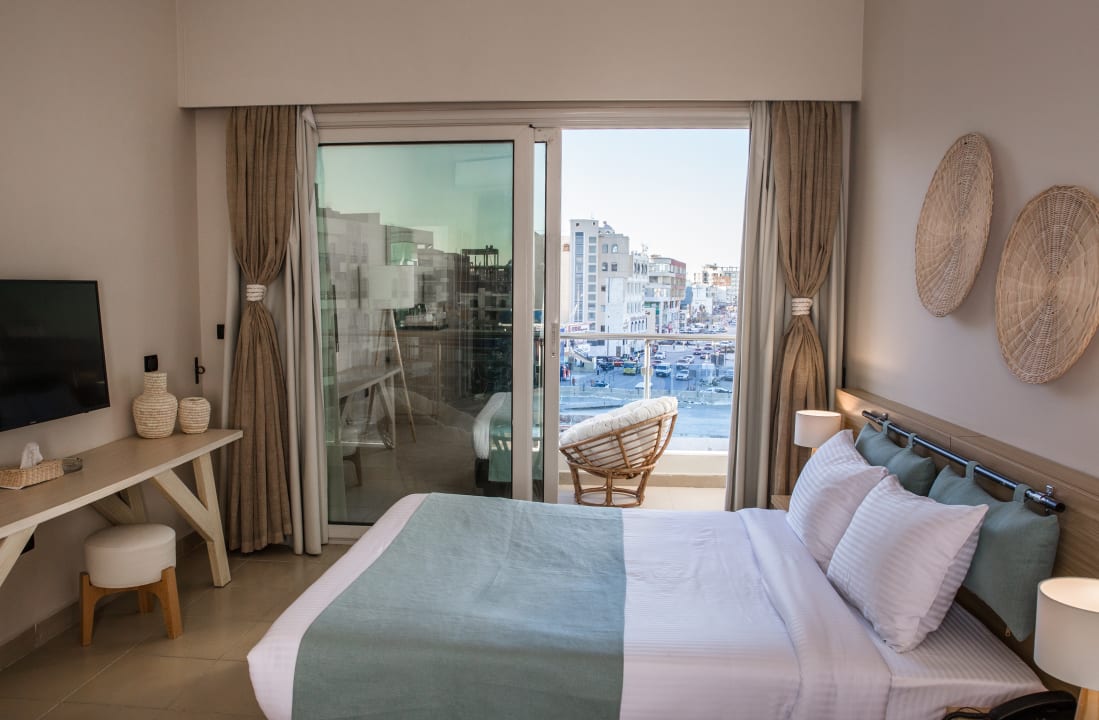 Zimmer Redcon Suites