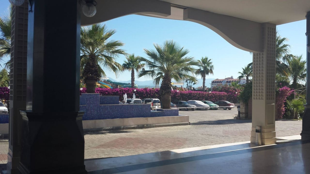 Hotelausgang Bella Resort & Spa