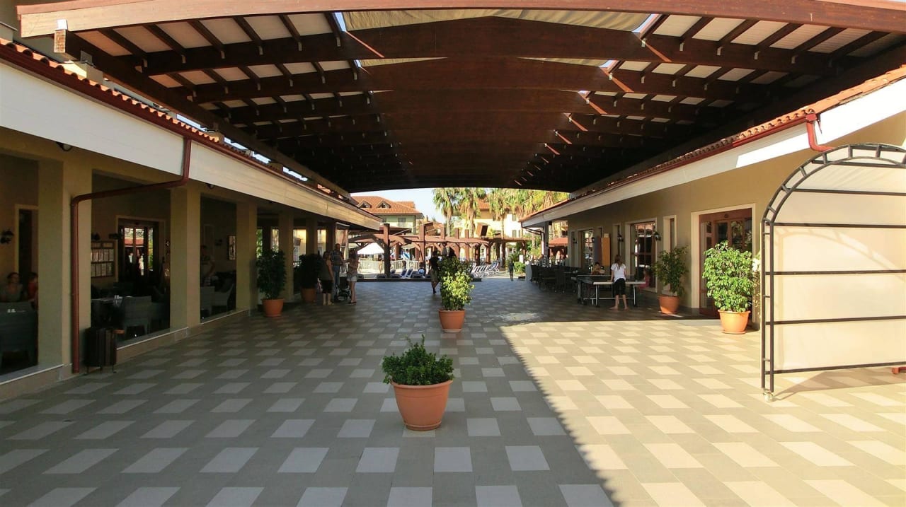 Restauranteingang Club Grand Aqua