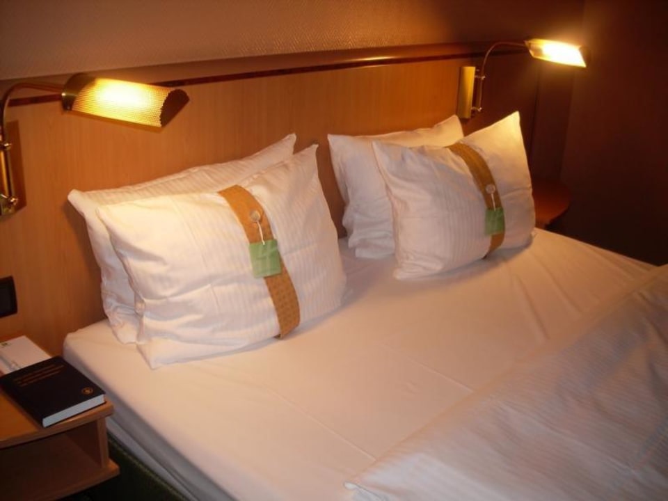 Bequemes Doppelbett Holiday Inn Berlin Airport - Conference Centre