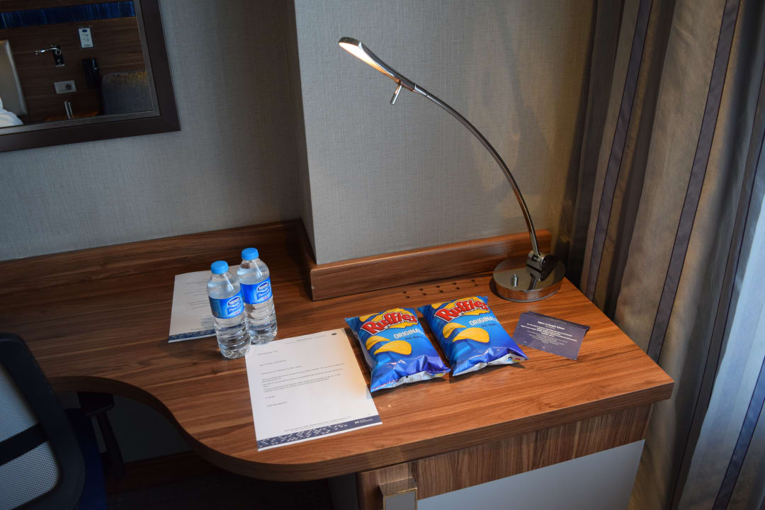 Mit Hilton-Honors Status gab es 2 Extra-Flaschen Wasser und  Hampton By Hilton Bursa