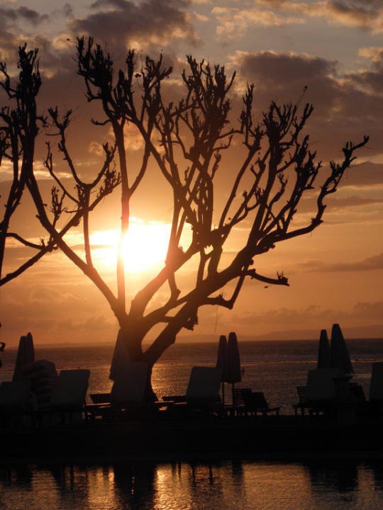 Sonnenaufgang am Strand Nikko Bali Benoa Beach