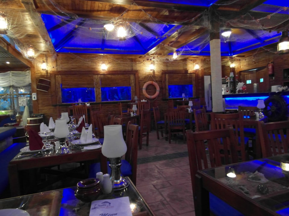 Морской ресторан с отменной кухней Amwaj Beach Club Abu Soma Resort