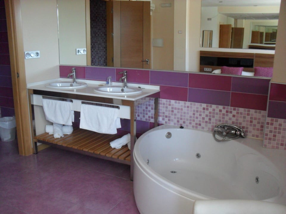 Concepto abierto con bañera hidromasaje Hotel el Cruce