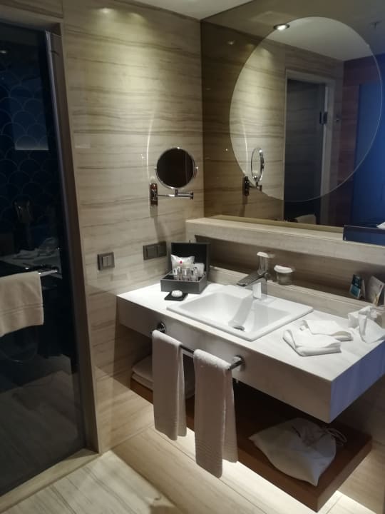 Zimmer Acanthus Cennet Barut Collection