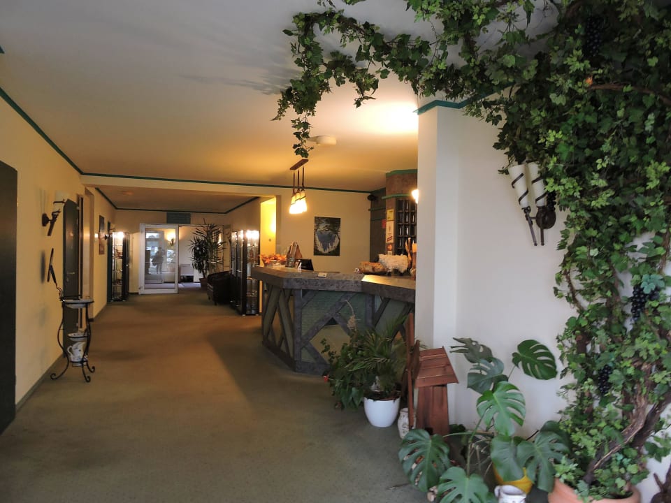 Ein toller Empfangsbereich REGIOHOTEL Halle Leipzig Airport