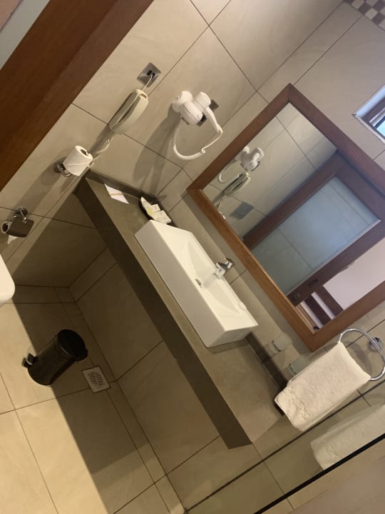 Zimmer Travellers Beach Hotel & Club