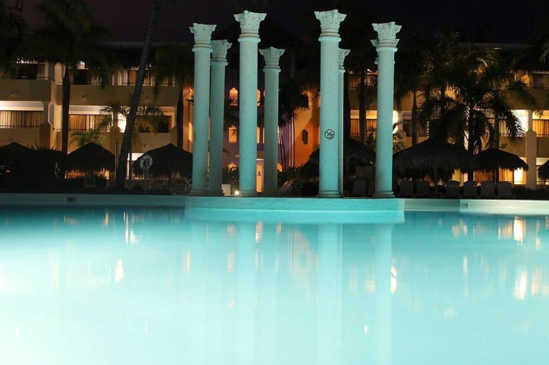 Poolmitte Iberostar Waves Costa Dorada