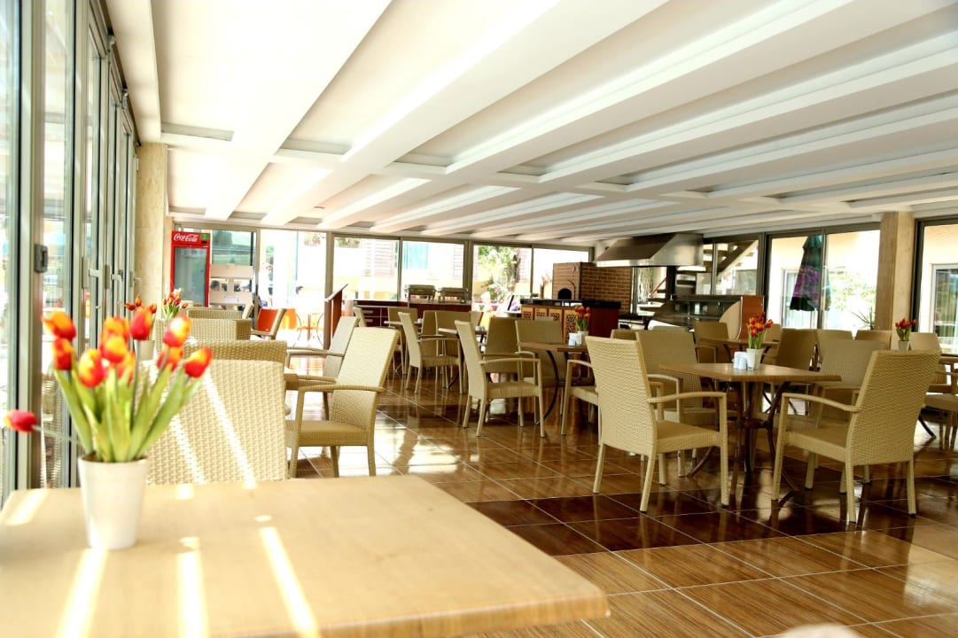 Gastro Ambassador Plaza Hotel