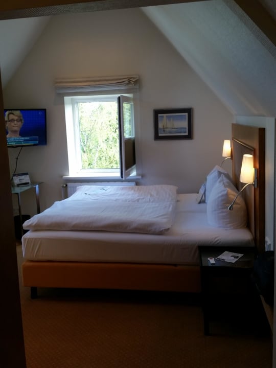 Zimmer mit hoher Dachschräge  Ringhotel Birke - Kiel