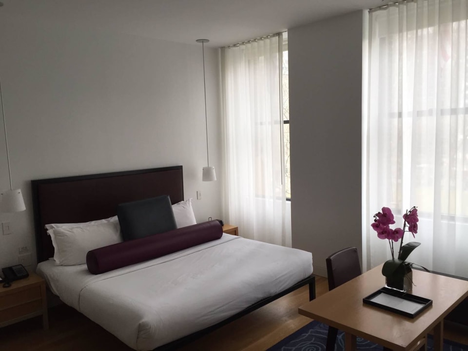 Geräumiges Bett Hotel The Bryant Park