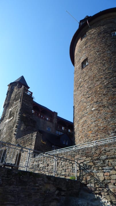 Außenansicht Jugendherberge Burg Stahleck