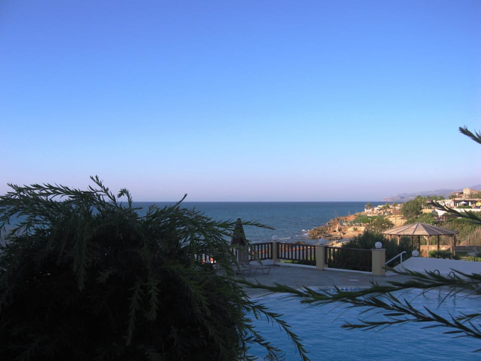 Meerblick vom Balkon Alexander Beach Hotel & Village Resort