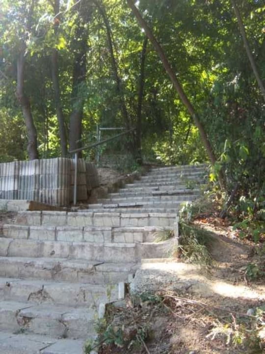 Treppe zum Hotel / Einkaufsstraße / Strand HVD Viva Club Hotel