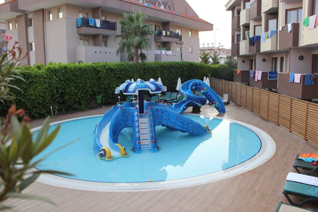 Kinderpool Hane Family Resort