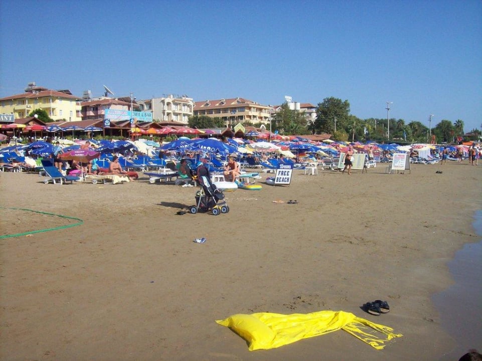 Strand Blick nach links Nerton Hotel - Erwachsenenhotel ab 16 Jahren