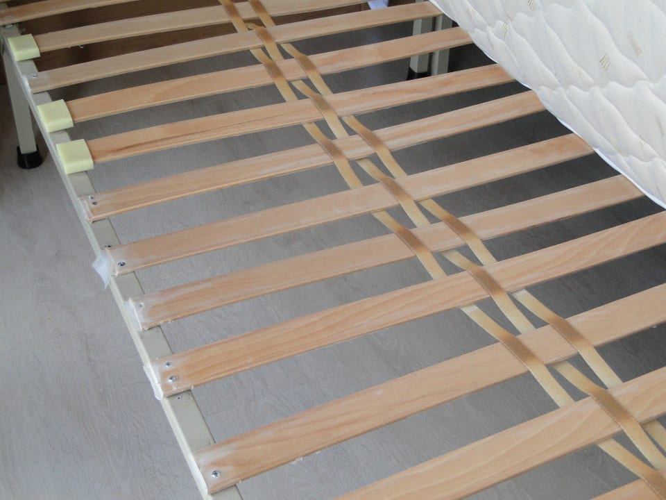 Kaputtes Lattenrost Aubamar Bali