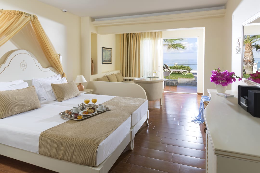 Zimmer Alexander Beach Hotel & Village Resort