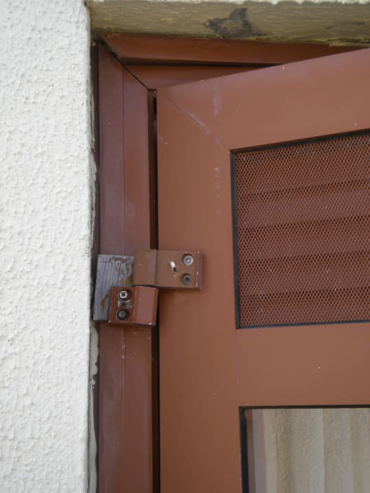 Vorsicht bei herausfallenden Türen! VONRESORT Golden Beach