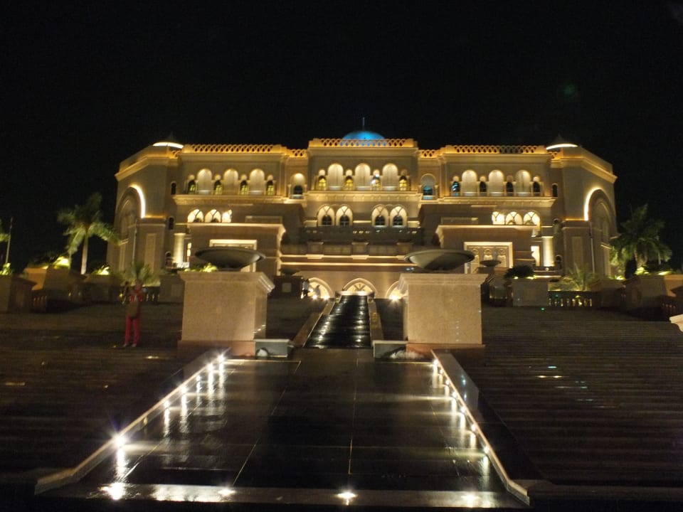 Vor dem EP Emirates Palace Mandarin Oriental