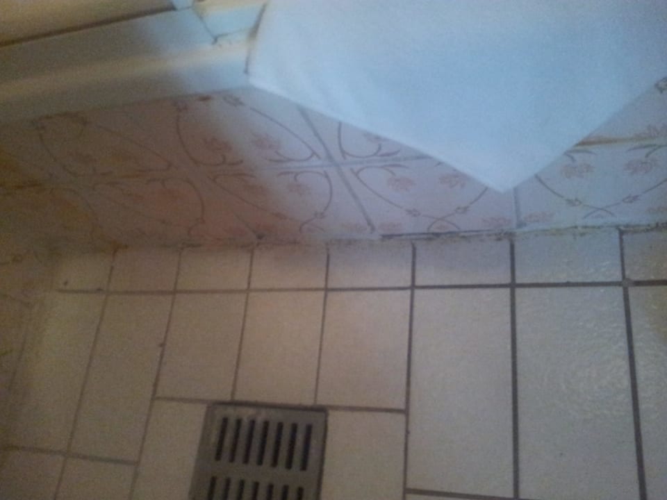 Vor der Dusche  Hotel Alper am Potsdamer Platz