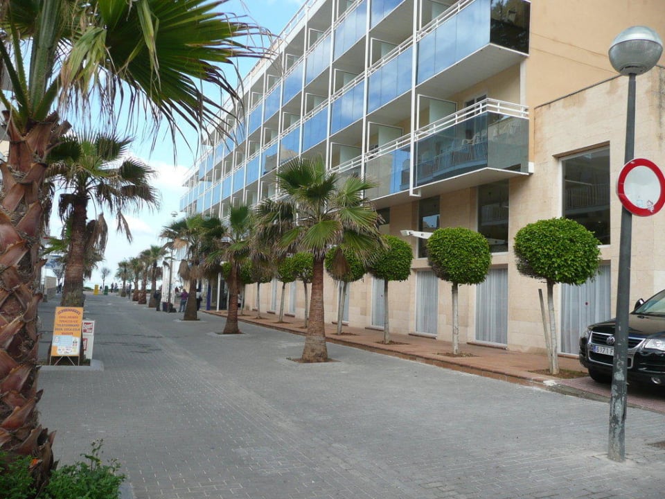 Kurzer Weg zum Strand Hotel HM Ayron Park