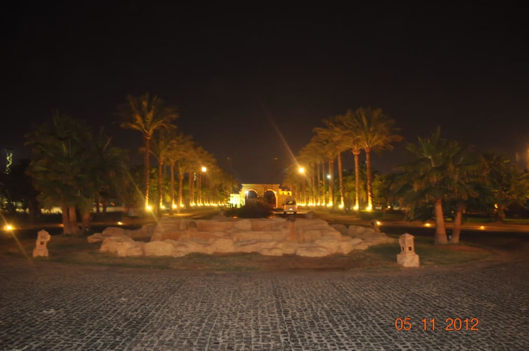 Widok na bramę wiazdową Hotel Faraana Heights Resort