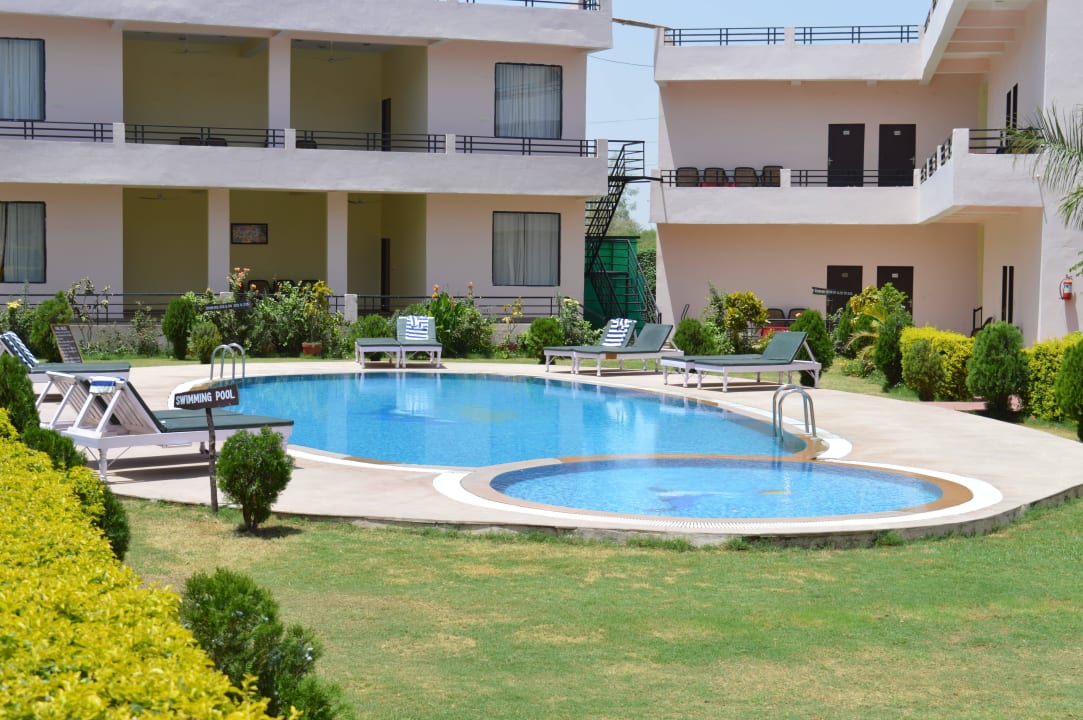 Pool Om Rudrapriya Holiday Resort