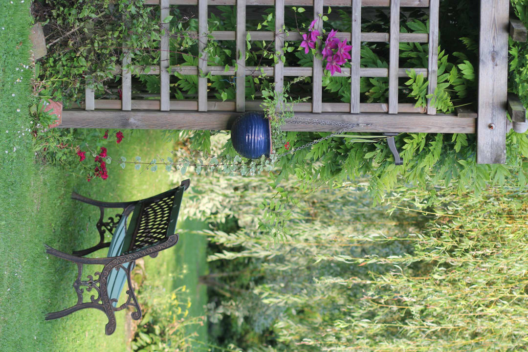 Pergolas Guesthouse La Croix St Jean