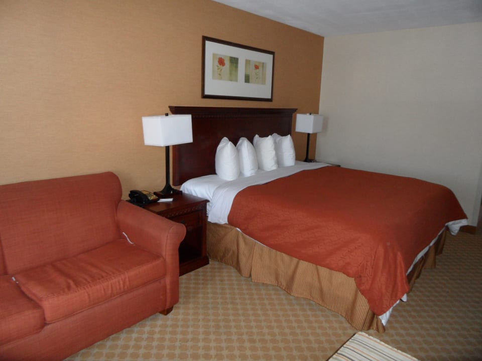 Zimmer Queens County Inn and Suites