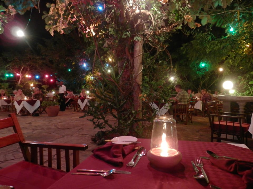 Gemütlich draußen sitzen Hotel Papillon Lagoon Reef