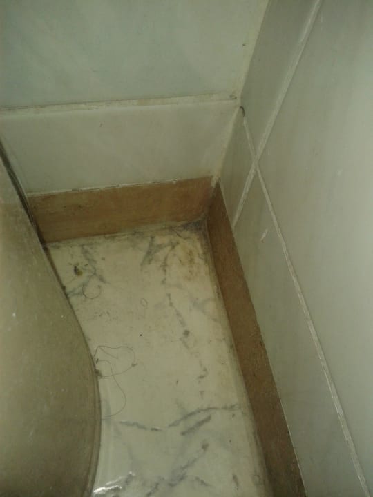 Dreckecke im Bad Hotel Berlin Märkischer Hof am Tacheles