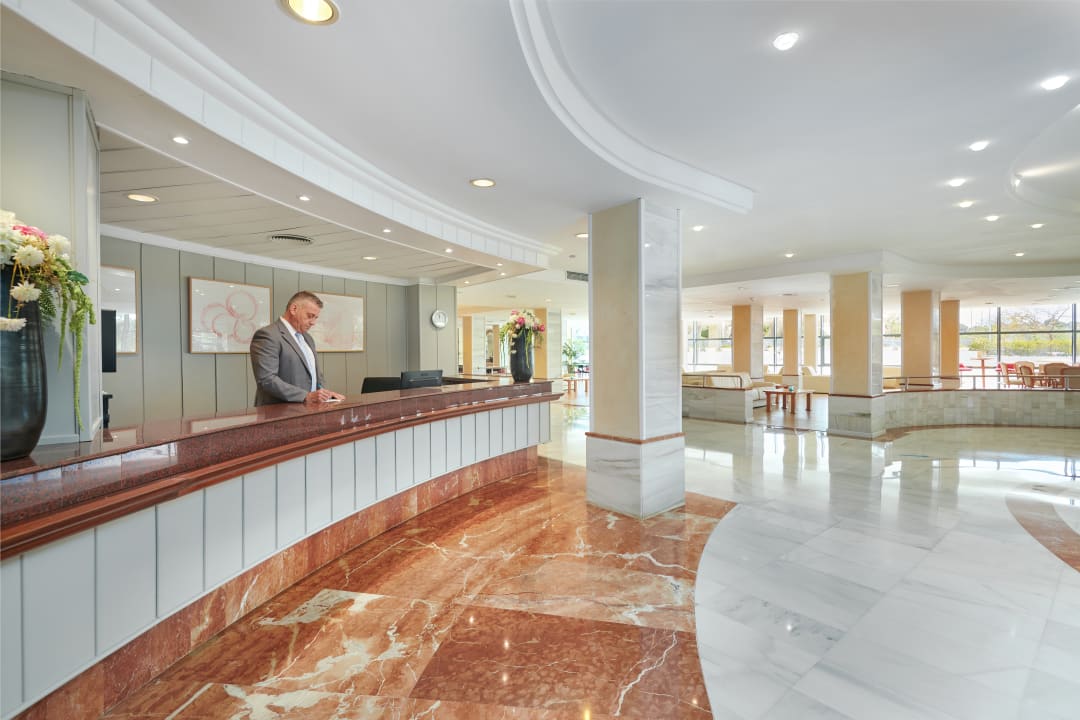Lobby Grupotel Taurus Park