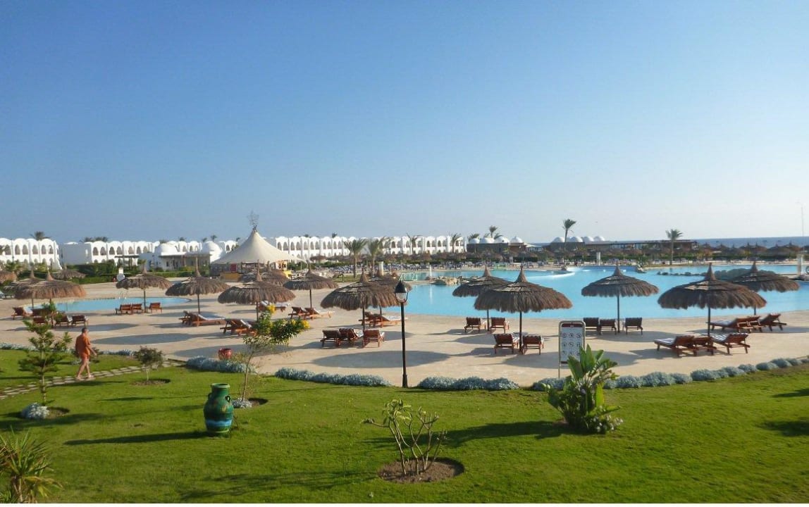 Der großzügige Pool Hotel Gorgonia Beach Resort