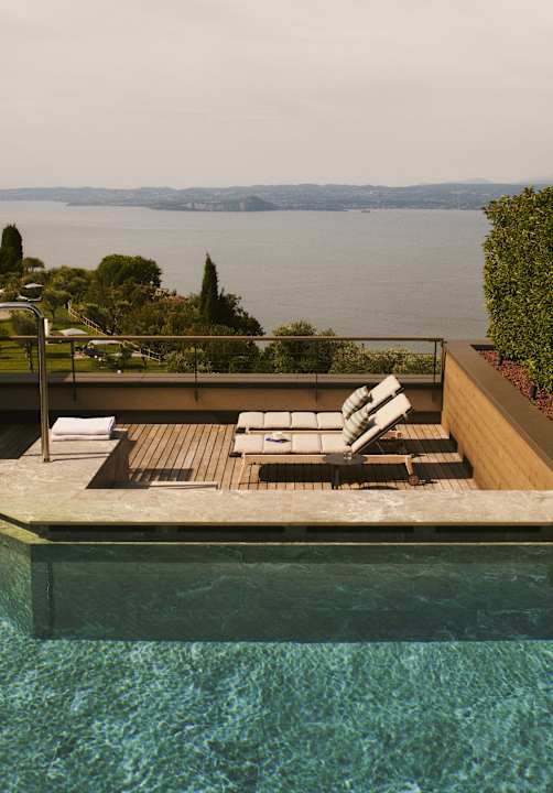 Zimmer Cape of Senses