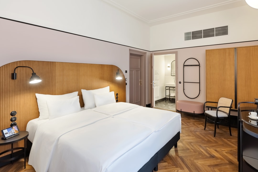 Zimmer Hotel Astoria Vienna, Curio Collection by Hilton