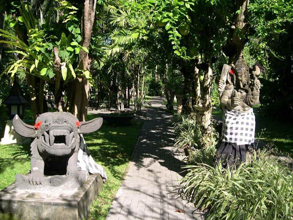 Im Garten des Puri Santrian Puri Santrian