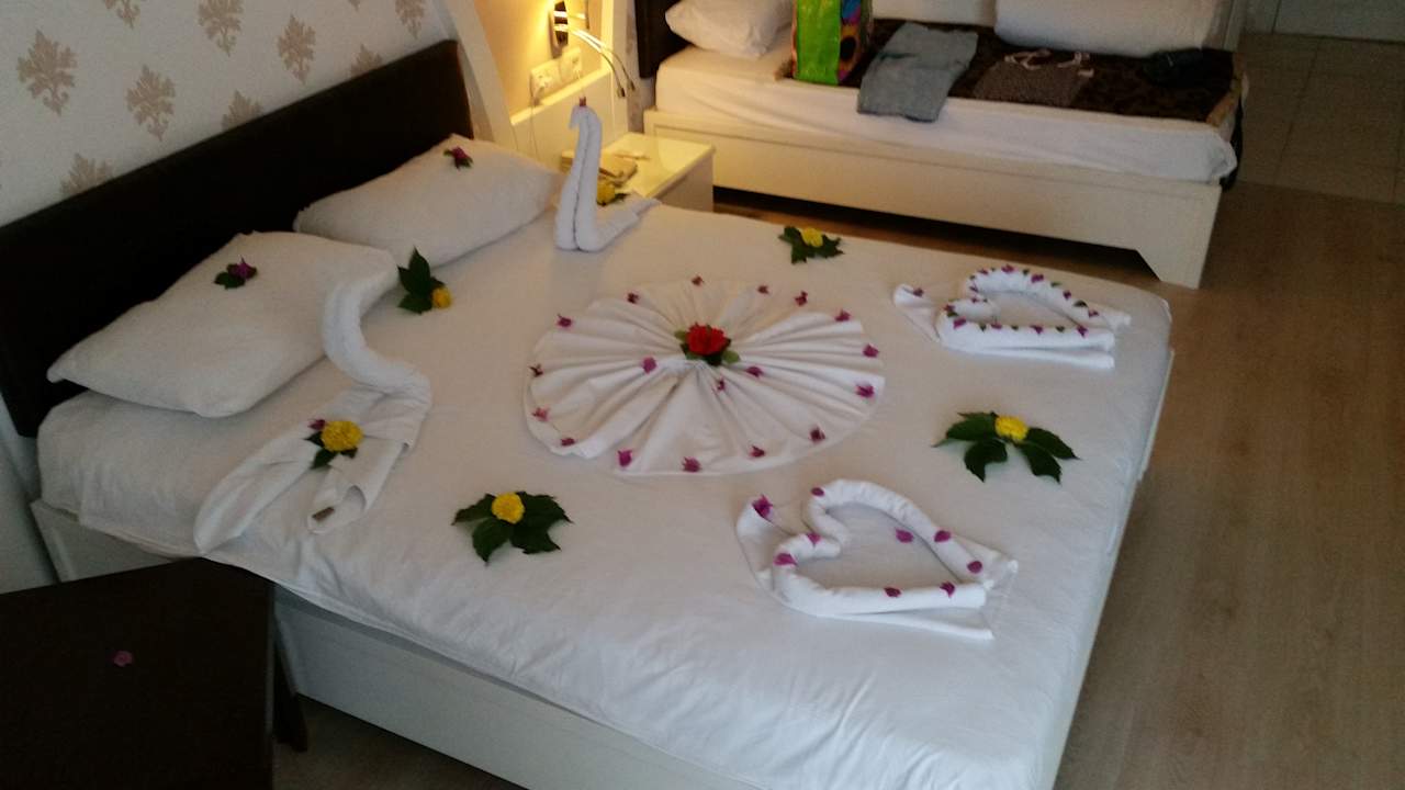 Zimmer Side Royal Paradise Hotel