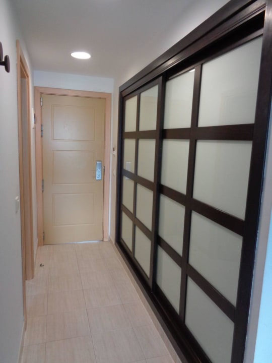Flur mit Kleiderschrank Hotel Costa Calero