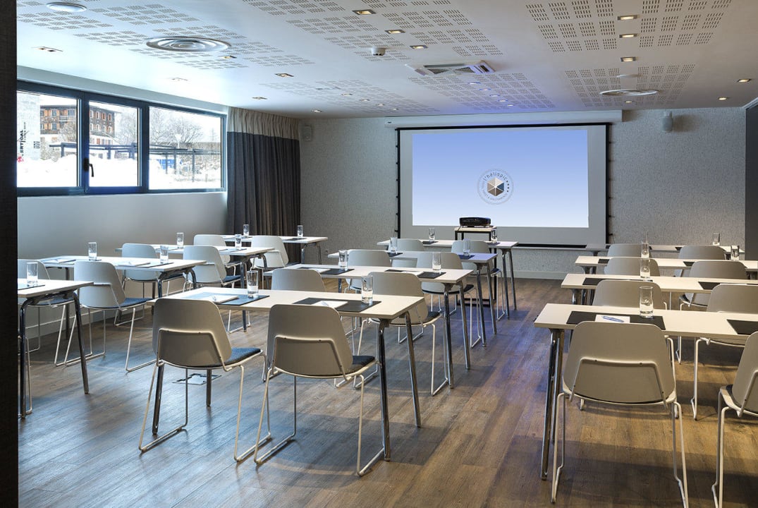 Salle de sous-commission en classe Hôtel l'Héliopic Sweet & Spa