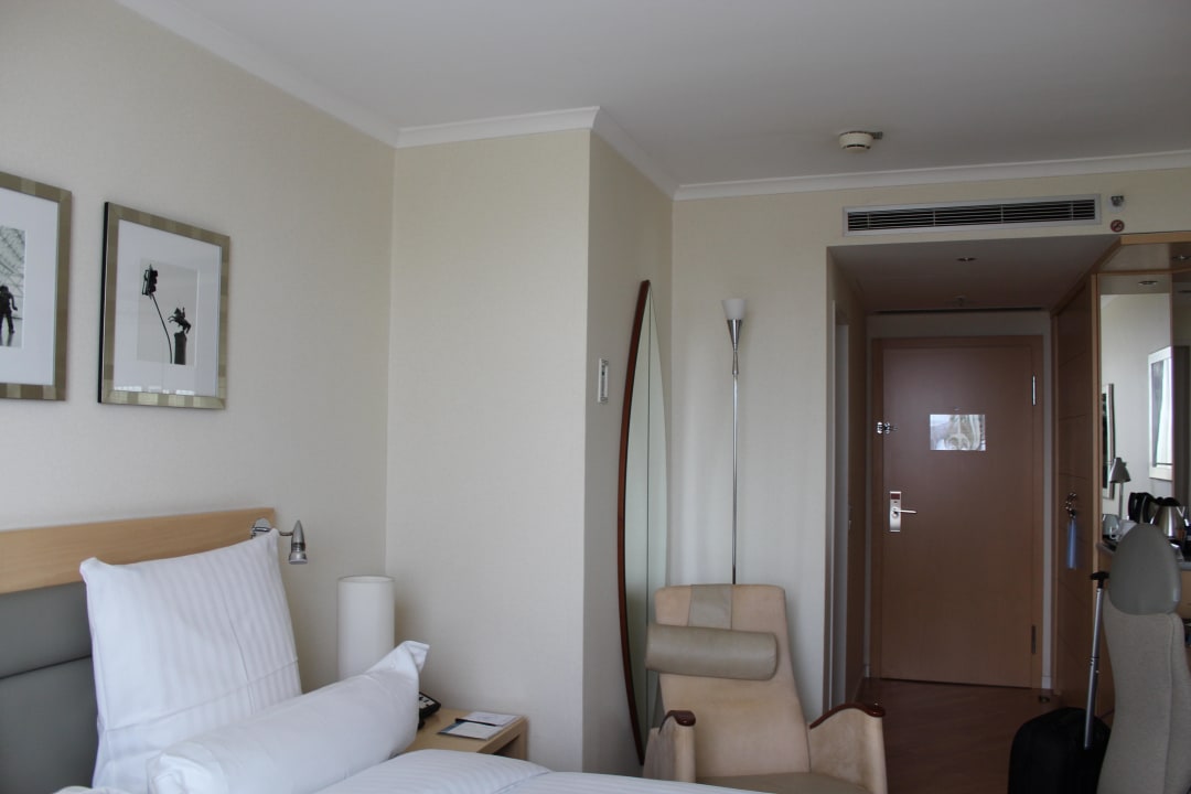 Queen Hilton Guest Room Hilton Düsseldorf