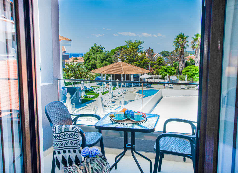 Zimmer Acrotel Lily Ann Village