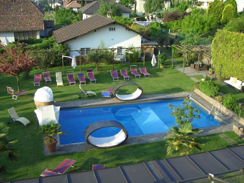 Gepflegter Garten mit Pool Das Panorama Designhotel