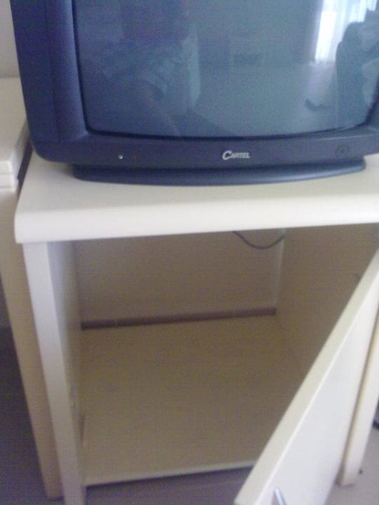 Schrank ohne Kühlschrank Club Hotel Anjeliq