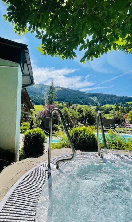 Pool Familien- & Gartenhotel Theresia