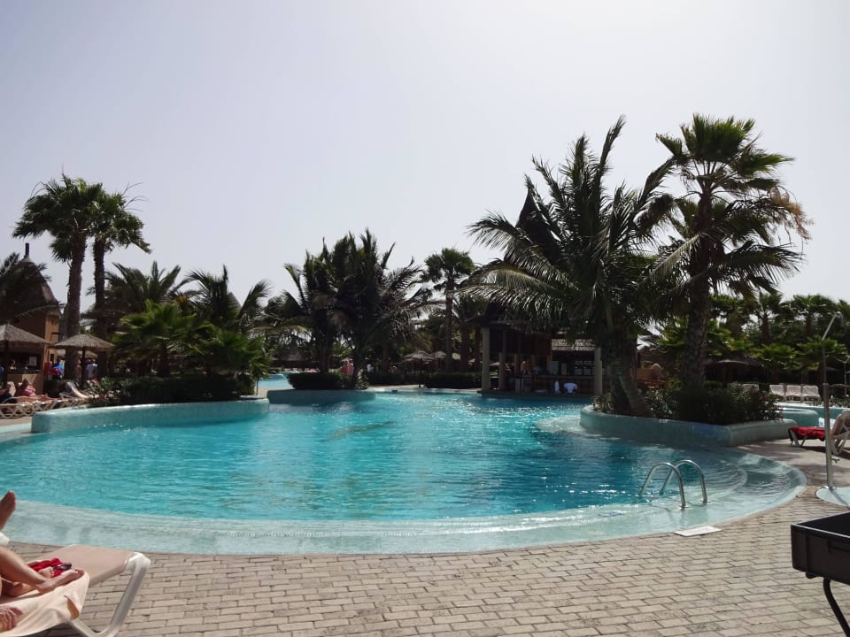 Ein kleiner Teil der Poollandschaf Hotel Riu Cabo Verde