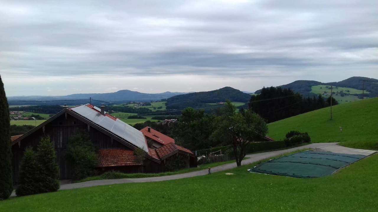 Ausblick zum Hof/Zufahrt Ferienwohnung Oberirlerhof